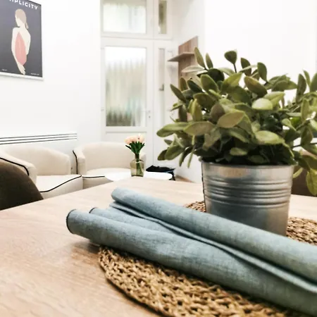 Szep Small Apartman *